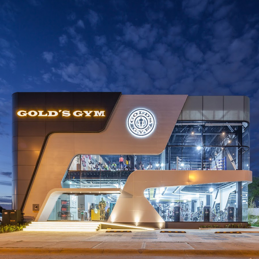 Gimnasio /<br> <span>  Gold's Gym Sur </span>