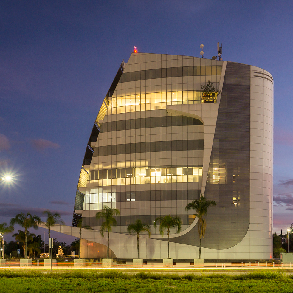 Corporativo /<br><span>Emporium One</span>